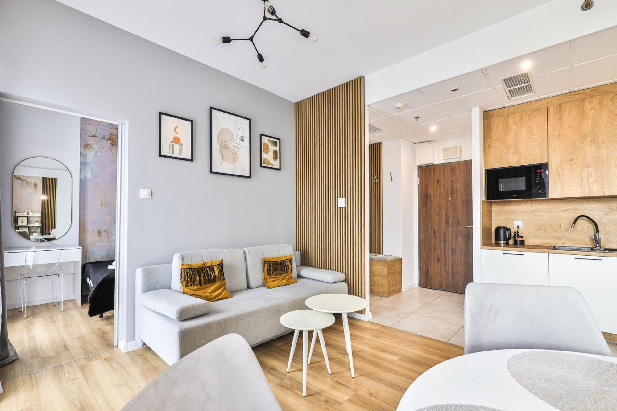 Wola Tower Deluxe Separate Bedroom With Free Garage - By Perfect *
